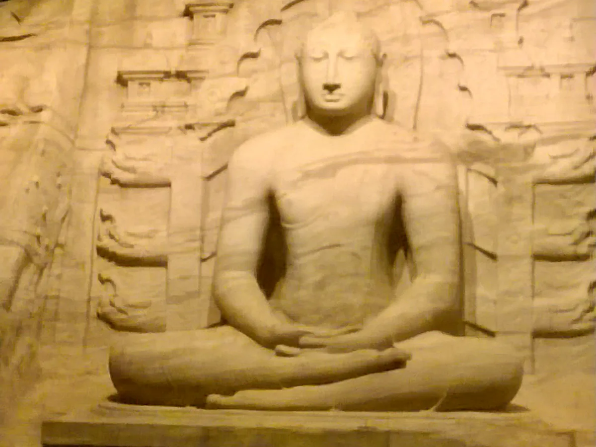 Ležící Buddha v Gal Vihara v Polonnaruwa